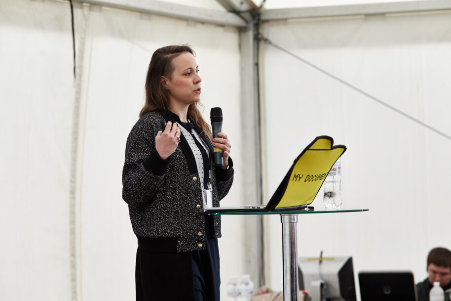 Ania Molenda presenting at CANactions Festival 2016.